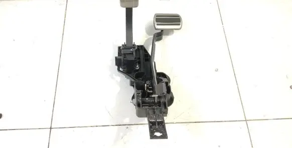 Peugeot 3008 II Pedal assembly P1002585