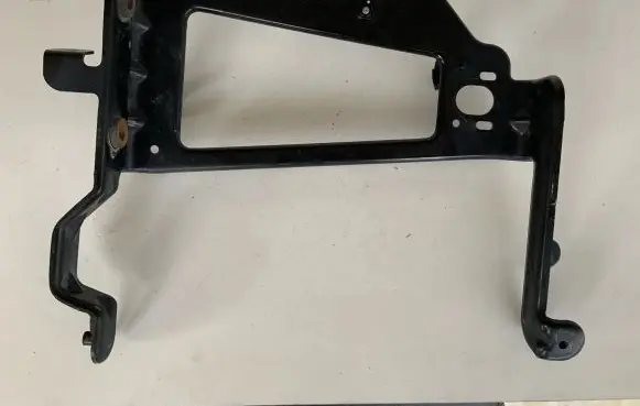 Audi Q7 4M Radiator mount bracket 4M0121262Q