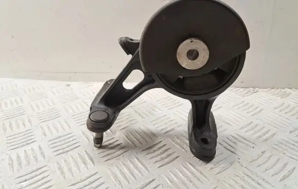 Toyota Avensis T270 Engine mount bracket 123710R050