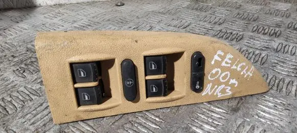 Skoda Octavia Mk1 (1U) Electric window control switch 1J4959857A 03755020