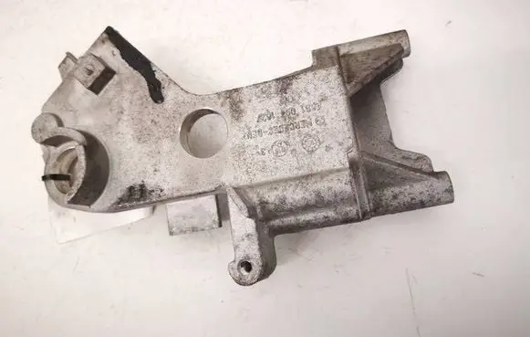 Mercedes-Benz C W205 Engine mounting bracket A6510941627
