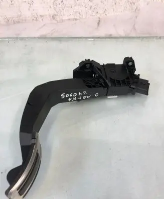 Opel Mokka B Accelerator throttle pedal 9837891880