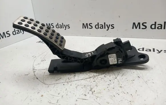 Mercedes-Benz ML W166 Accelerator throttle pedal A1663000204 1663000204