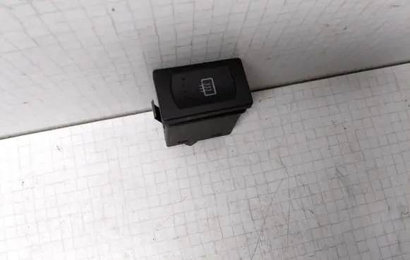 Volkswagen PASSAT B5.5 Windscreen/window heater switch 3B0959621C