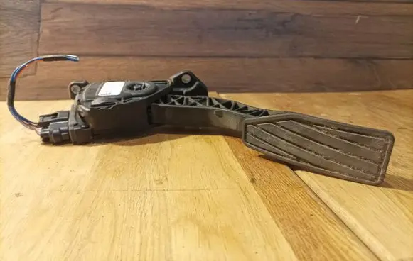 Suzuki Grand Vitara II Accelerator throttle pedal I590065J01 6PV00907400