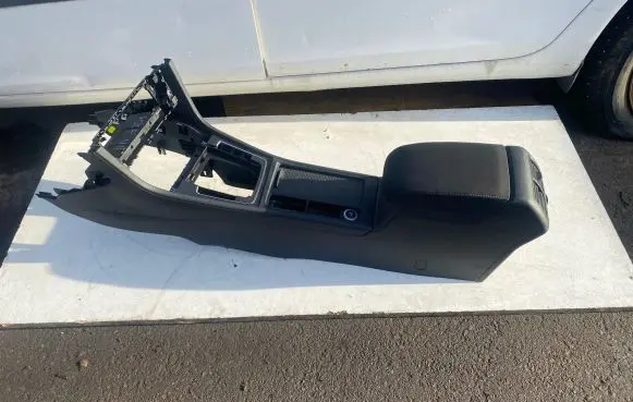 Volkswagen Golf VII Center console