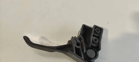 Volkswagen PASSAT B5.5 Engine bonnet (hood) release handle 3B1823533