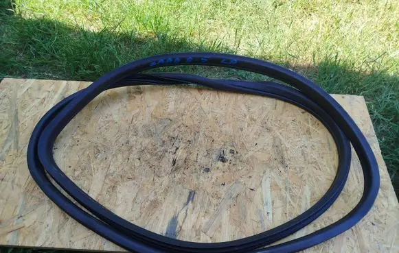 Saab 9-5 Front door rubber seal 