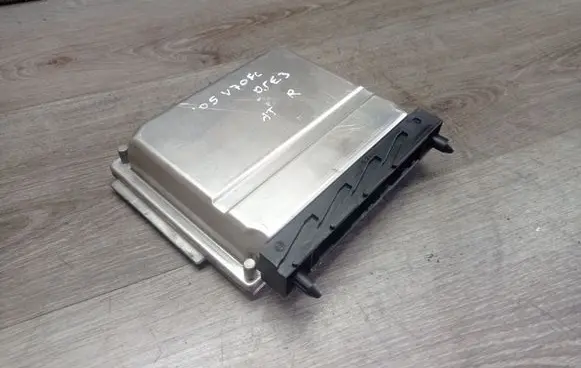 Volvo V70 Engine control unit/module 0281011441 30646978 1039504101