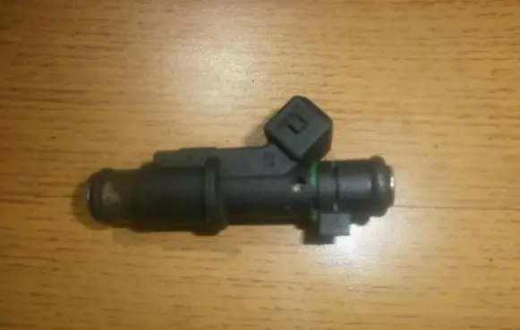 Citroen C2 Fuel injector 01f005a
