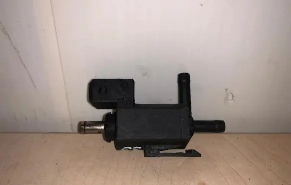 Volvo XC90 Turbo solenoid valve 72832804 C4033