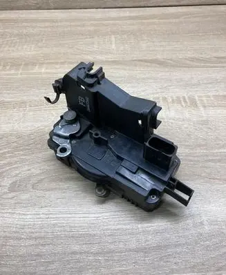 Opel Vectra C Front door lock 24447340 LEFTSIDE