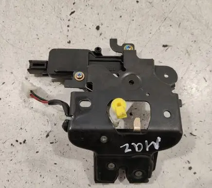 Mazda 3 I Tailgate/trunk/boot lock/catch/latch