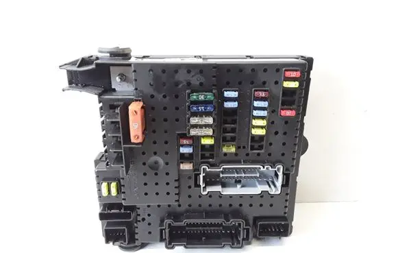 Volvo V70 Fuse module 30728512 28017881