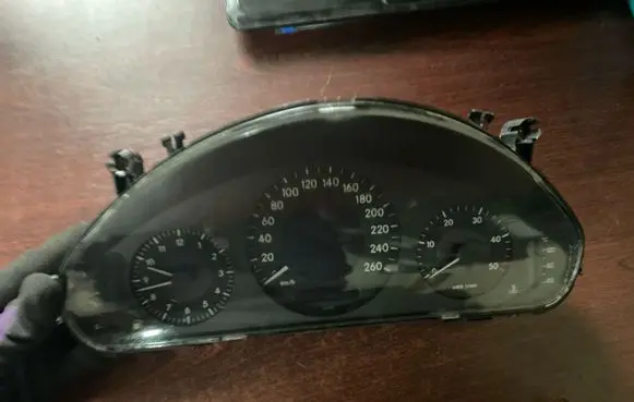 Mercedes-Benz E W211 Speedometer (instrument cluster) A2115405511