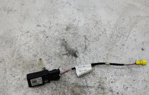 Mercedes-Benz C W205 Seat pressure sensor A2058700210 28404925 R492FPJ3900291