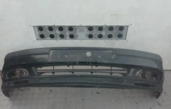 Renault Laguna I Front bumper 7700818801