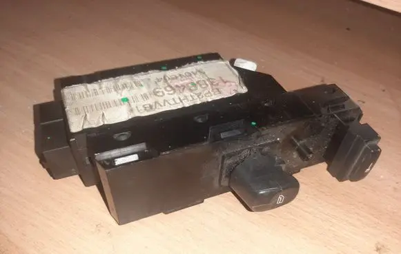 Volvo V70 Electric window control switch 30739981
