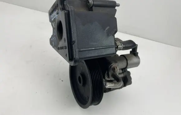 Mercedes-Benz E W212 Power steering pump A0064664501