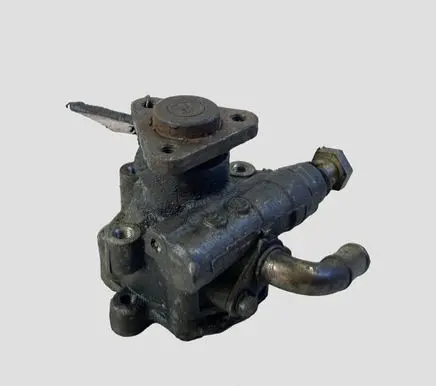 Volkswagen PASSAT B5 Power steering pump 8D0145156T