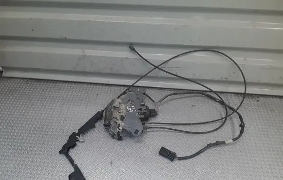 Chrysler Voyager Sliding door lock 