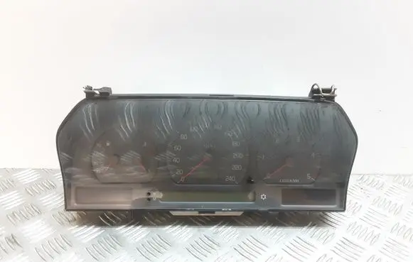 Volvo S70 V70 V70 XC Speedometer (instrument cluster) 9168138