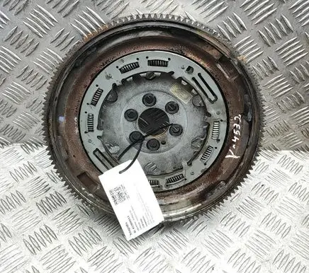 Volkswagen Golf VIII Flywheel 04E105266K