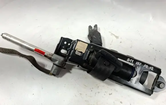 Volvo S40 Front seatbelt 