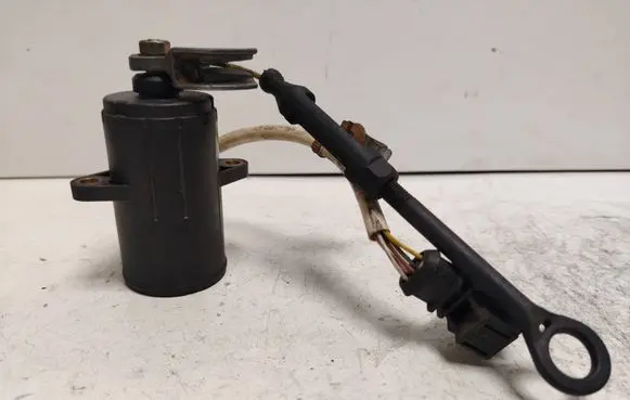 Volkswagen PASSAT B5 Accelerator pedal position sensor 0281002286 871309708 028907475AJ