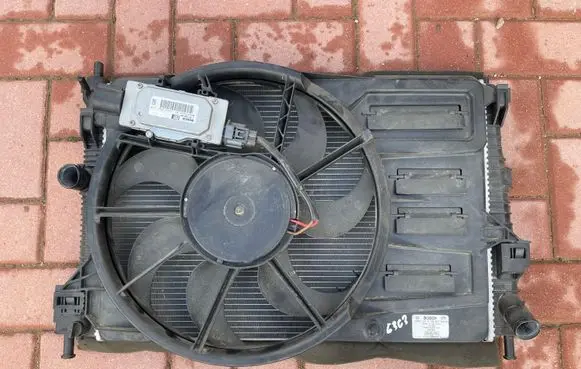 Ford Focus C-MAX Radiator set 8V618C607DA 1137328464 0130307108