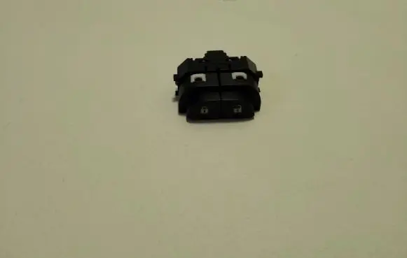 Nissan Qashqai J12 Central locking switch button E220267A