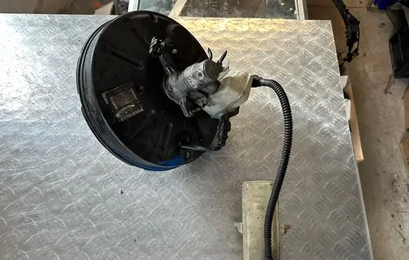 Citroen C4 II Picasso Brake booster 9673131280