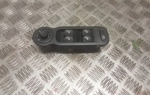 Renault Modus Electric window control switch 8200379694A