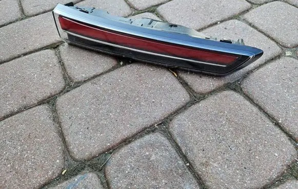 Opel Mokka B Tailgate rear/tail lights 9833944480