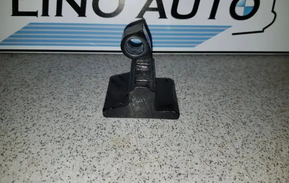 BMW 5 E60 E61 Rear door lower hinge 7068088