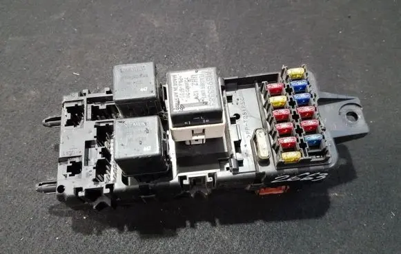 Mitsubishi Carisma Fuse box set mb953355