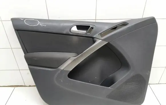 Volkswagen Tiguan Front door card panel trim 5n0867011 200802230900tv Tl00059391