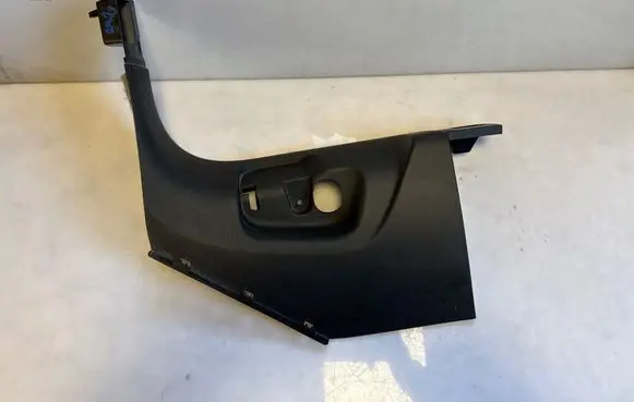 Foot area side trim