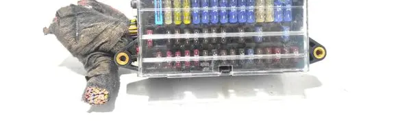 Volkswagen Polo III 6N 6N2 6NF Fuse module