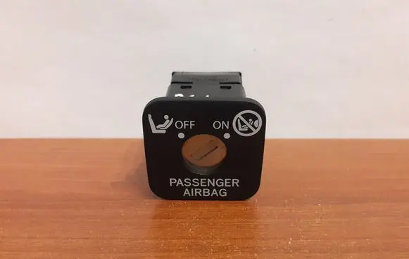 Toyota Avensis T270 Passenger airbag on/off switch 11448
