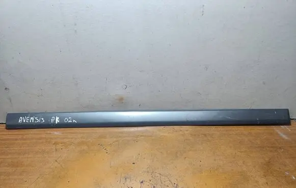 Toyota Avensis T220 Front door trim (molding) 7573205070