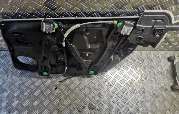 Mercedes-Benz GLA W156 Front door window regulator with motor 0004353401 A2465402005 A1567230214