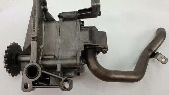 Mercedes-Benz E W212 Oil pump A6461810101
