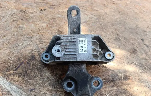 Opel Astra J Engine mount bracket 13248546