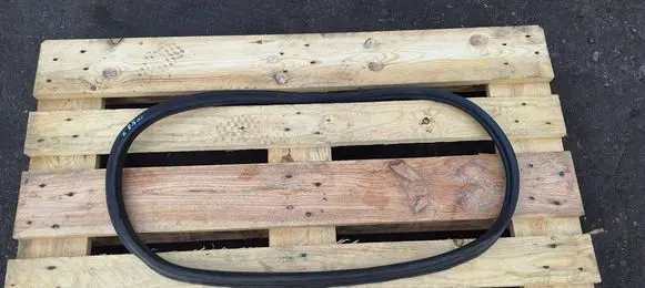 Trunk rubber seal (body)