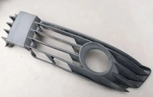 Volkswagen PASSAT B5.5 Front bumper lower grill 3B0853665L