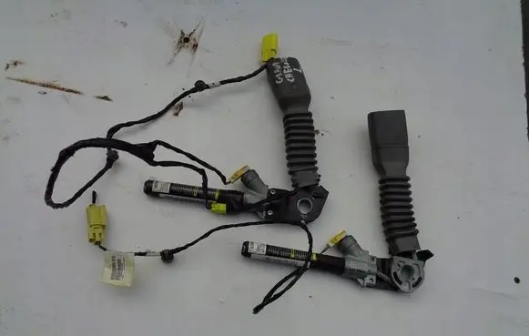 Jeep Grand Cherokee (WK) Front seatbelt PASYBEZPIECZESTWA