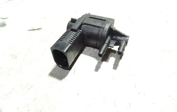 Audi A4 S4 B7 8E 8H Turbo solenoid valve 1J0906283C