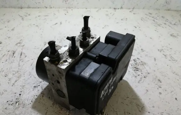 Skoda Octavia Mk2 (1Z) ABS Pump 1K0907379AF