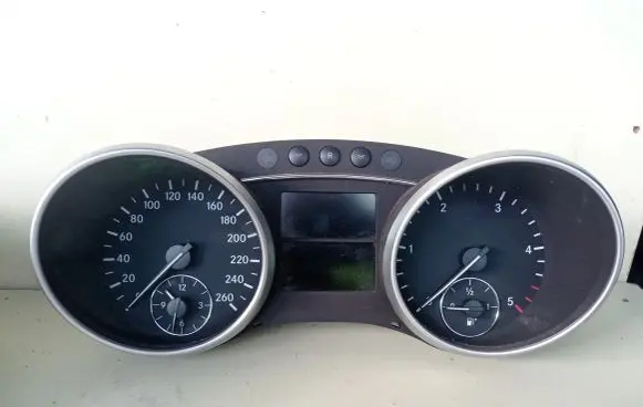 Mercedes-Benz GL X164 Speedometer (instrument cluster) A1645403747 A2C53140429